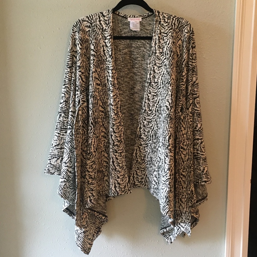 Ingrid & Isabel Black & White Knit Shawl